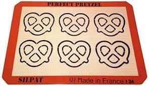 https://www.pastrychefsboutique.com/1236/sasa-demarle-ae420295-21-sasa-demarle-silpat-perfect-pretzel-11x17-silpat-baking-mat.jpg