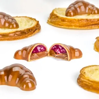 Professional Polycarbonate Croissant Praline Mold - 45 mm x 31.5 mm x h 15.5 mm - 10.5gr - 16 Cavity